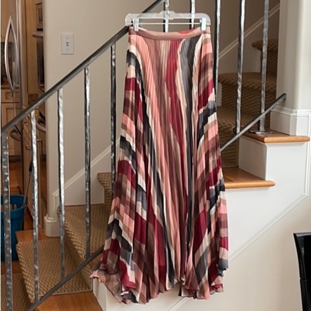 Amazing Alice and Olivia maxi skirt! Size 6. Like new